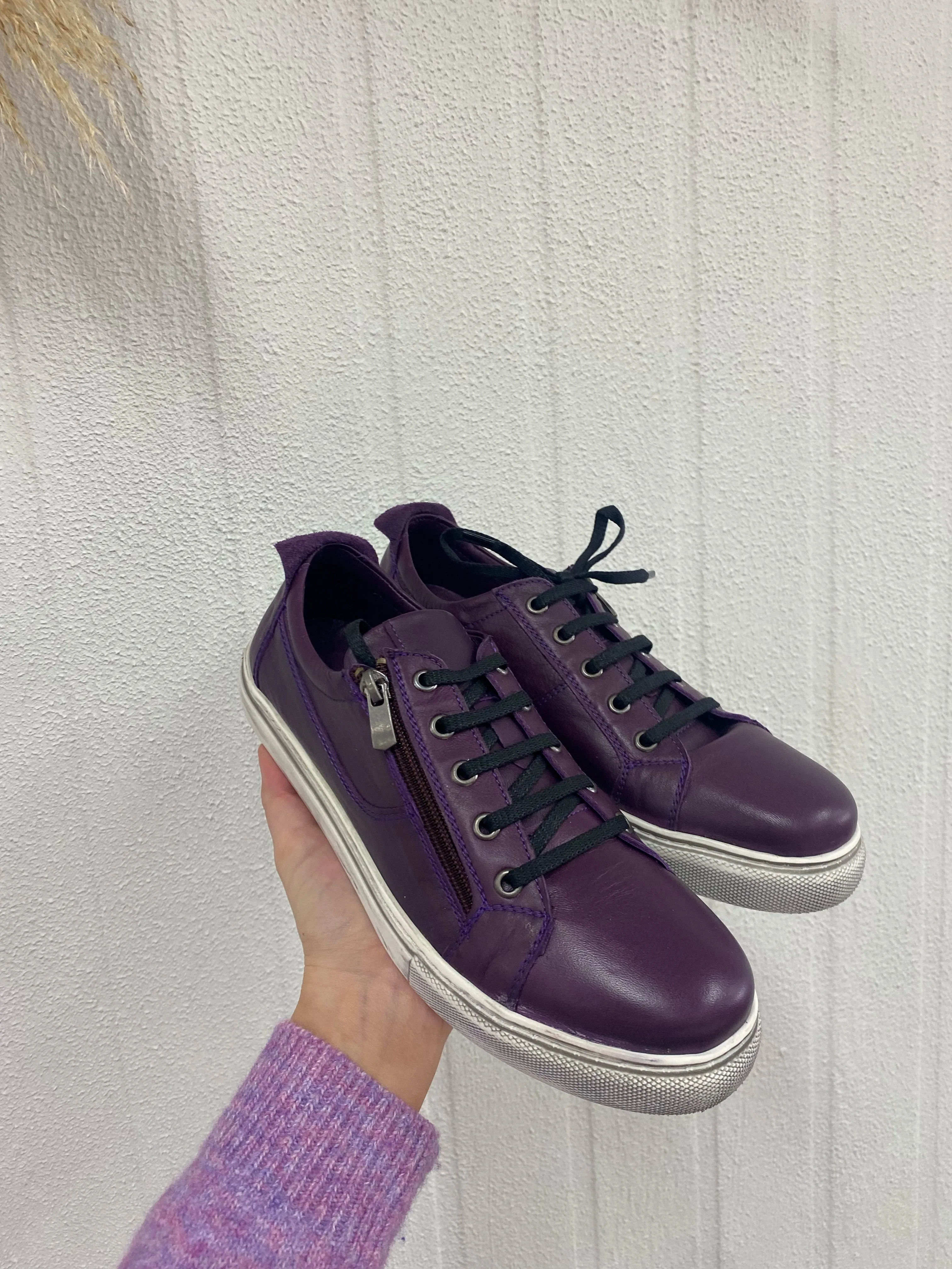 Terri Sneaker