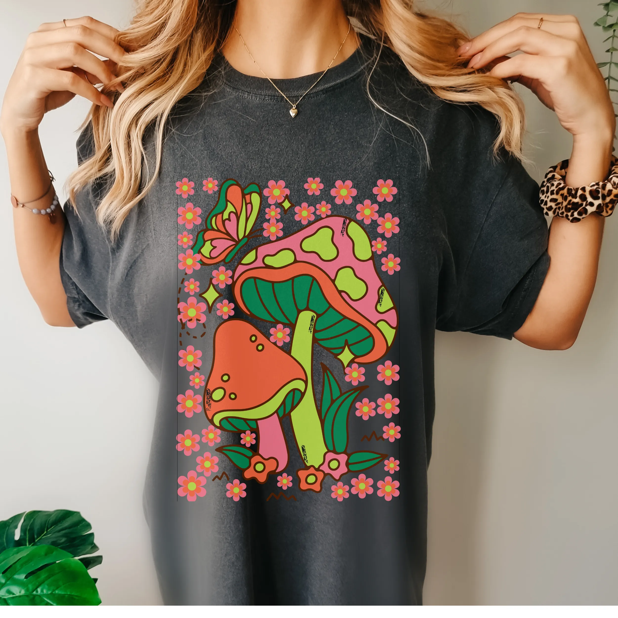 Trendy Seventies Tee, 70's Groovy Comfort Colors® T-shirt, Spring1970's Retro Mushroom Design T-Shirt in Six Colors, Trendy Summer Tee