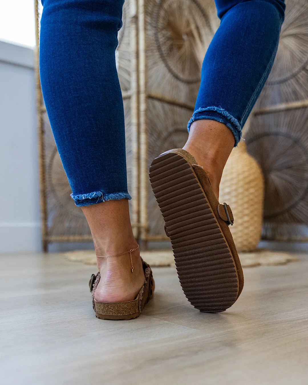 Very G Iris 2 Slides - Tan